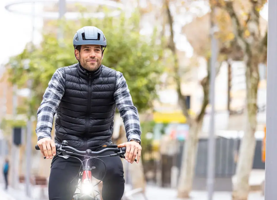 Kask rowerowy na długą trasę - jak wybrać i ustawić?